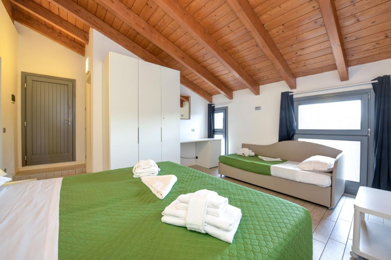 Borgo Gasparina Family Apartments Кастелнуово дел Гарда Екстериор снимка
