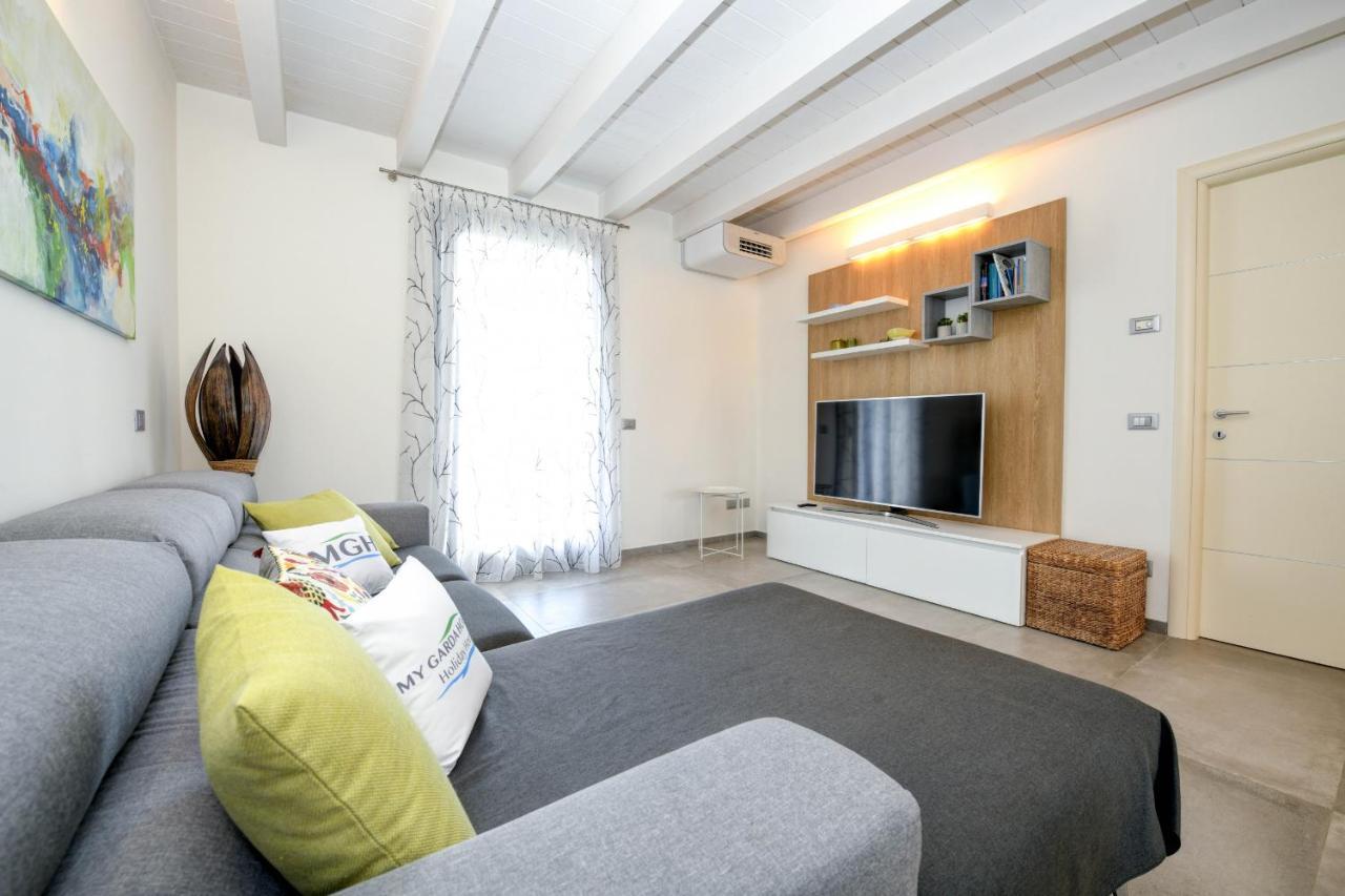 Borgo Gasparina Family Apartments Кастелнуово дел Гарда Екстериор снимка