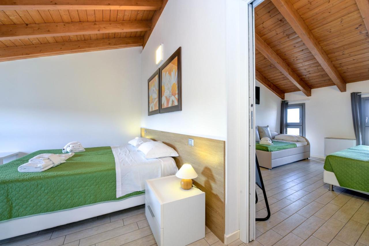 Borgo Gasparina Family Apartments Кастелнуово дел Гарда Екстериор снимка