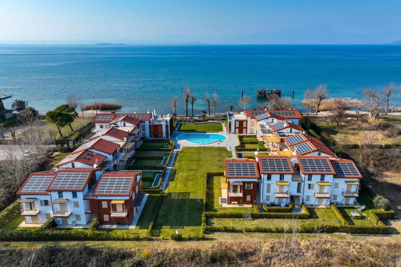 Borgo Gasparina Family Apartments Кастелнуово дел Гарда Екстериор снимка