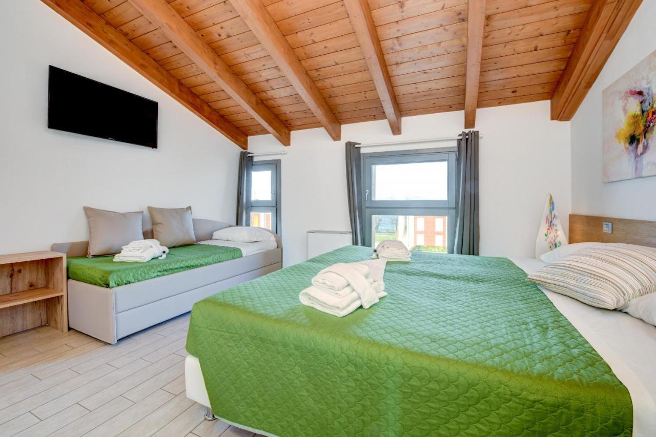 Borgo Gasparina Family Apartments Кастелнуово дел Гарда Екстериор снимка