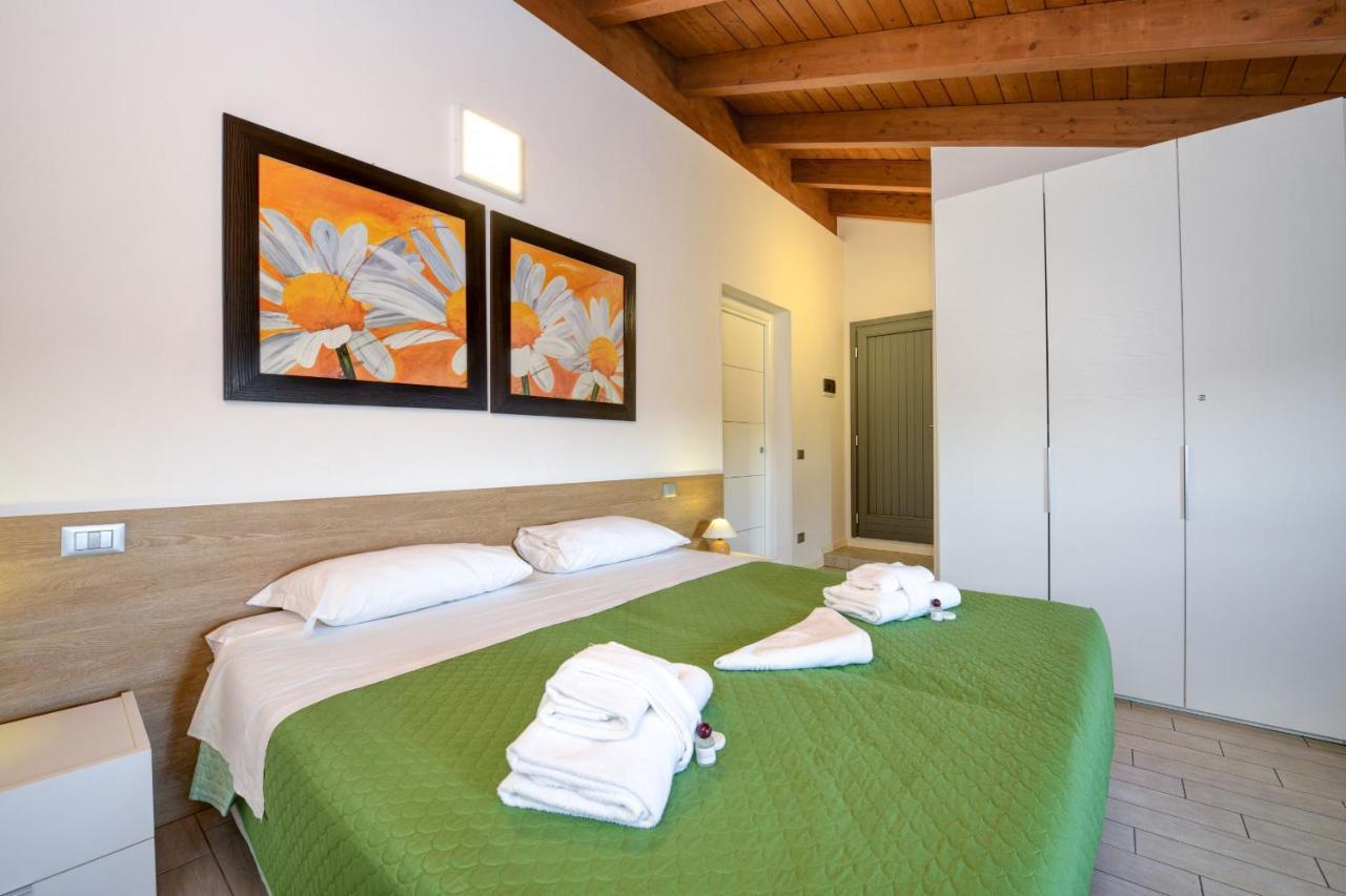Borgo Gasparina Family Apartments Кастелнуово дел Гарда Екстериор снимка
