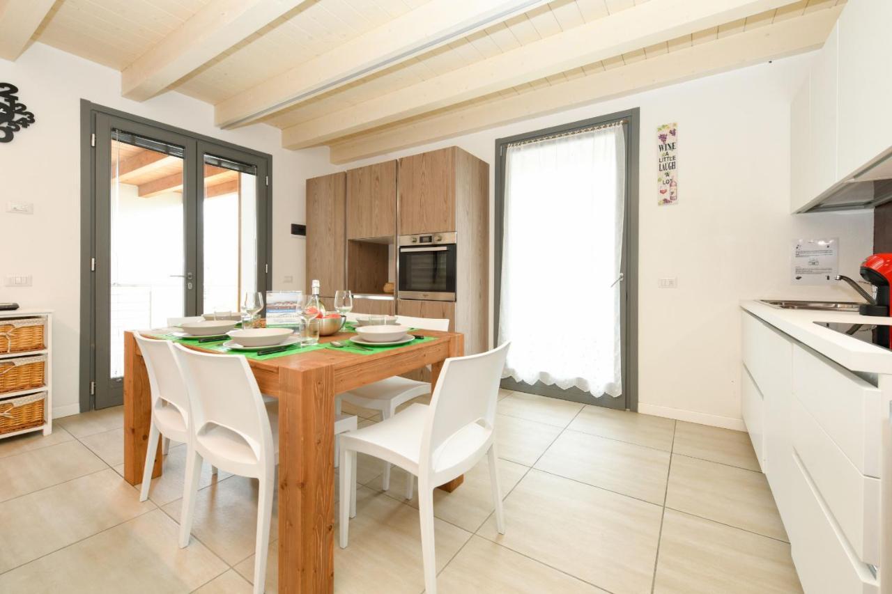Borgo Gasparina Family Apartments Кастелнуово дел Гарда Екстериор снимка