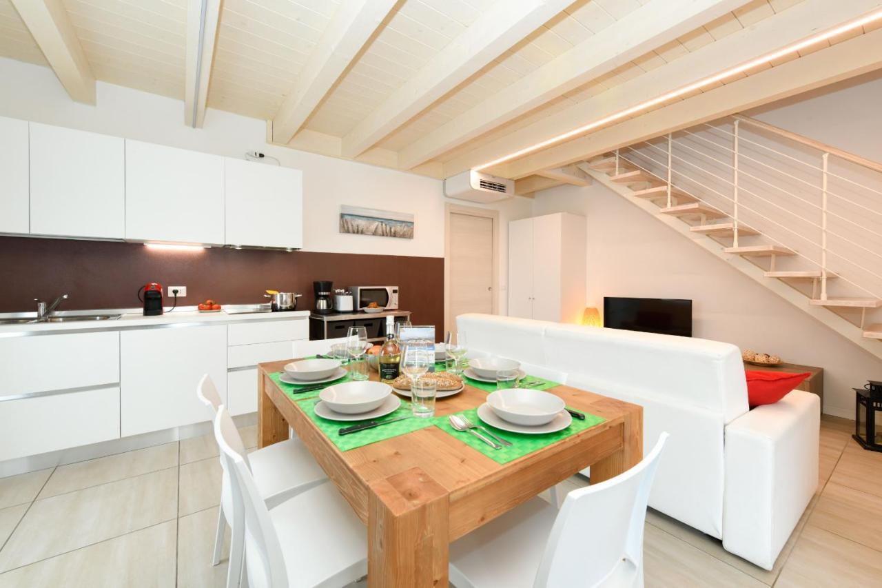 Borgo Gasparina Family Apartments Кастелнуово дел Гарда Екстериор снимка