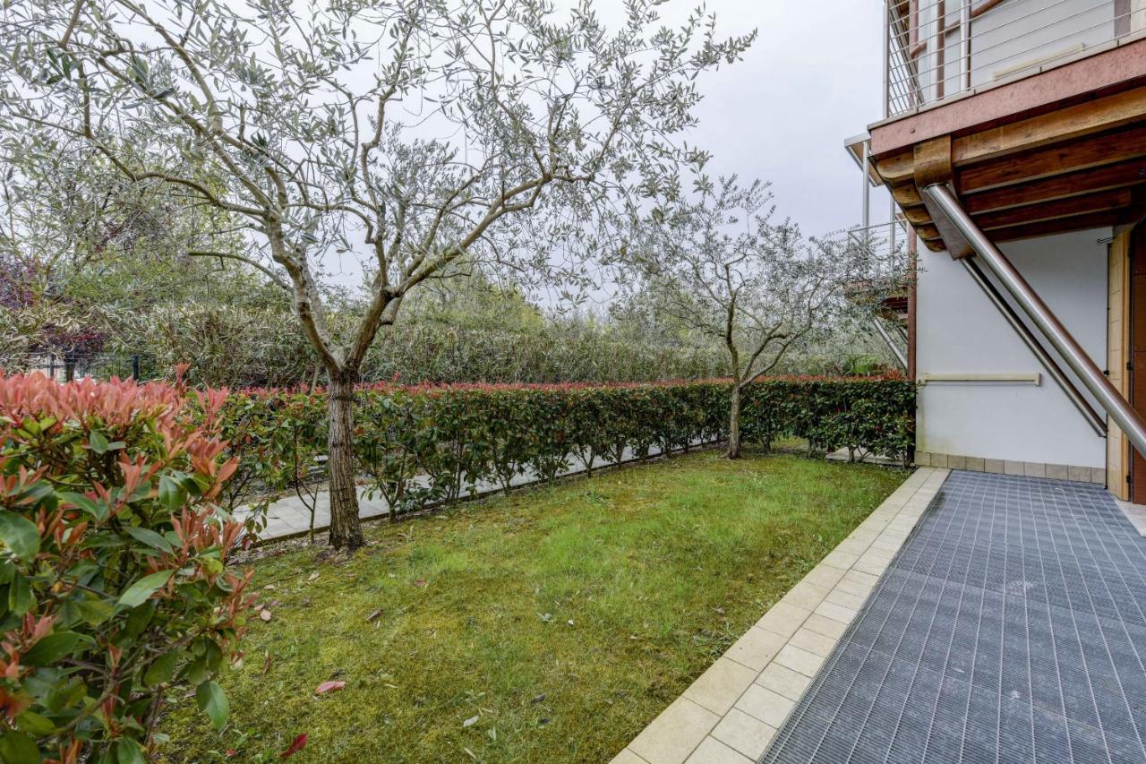Borgo Gasparina Family Apartments Кастелнуово дел Гарда Екстериор снимка